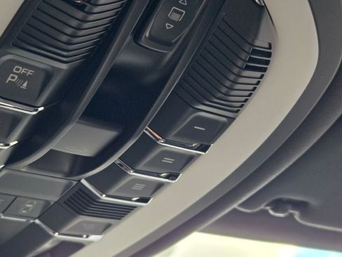 New 2026 Porsche Macan Turbo image 28