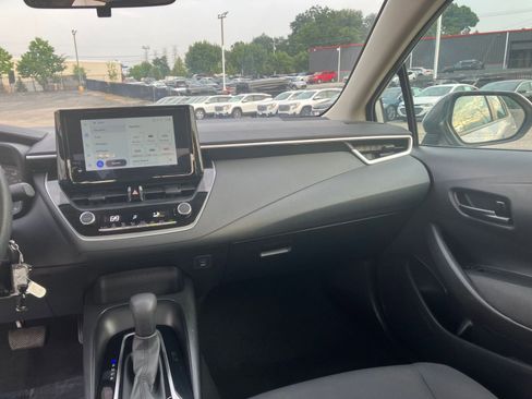 Used 2024 Toyota Corolla LE image 33