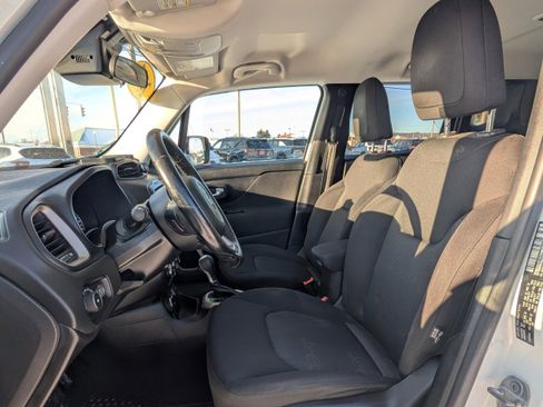 Used 2017 Jeep Renegade Latitude w/ Cold Weather Group image 2