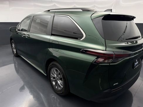 Used 2024 Toyota Sienna XLE w/ XLE Plus Package image 5