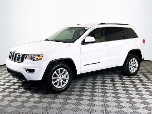 Used 2021 Jeep Grand Cherokee Laredo RWD image 4