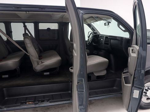 Used 2017 Chevrolet Express 3500 LT w/ LT Preferred Equipment Group RWD image 12