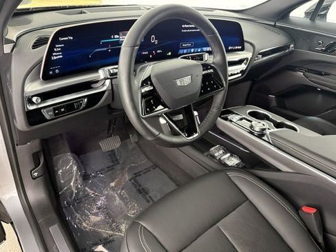 Used 2025 Cadillac Lyriq Luxury RWD image 10