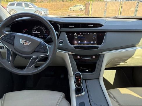 Used 2018 Cadillac XT5 Luxury w/ Driver Awareness Package image 10