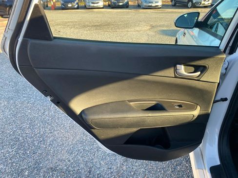 Used 2018 Kia Optima LX w/ Convenience Package image 17