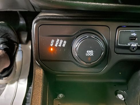 Used 2020 Jeep Renegade Sport w/ UConnect 7.0 Group AWD/4WD image 14