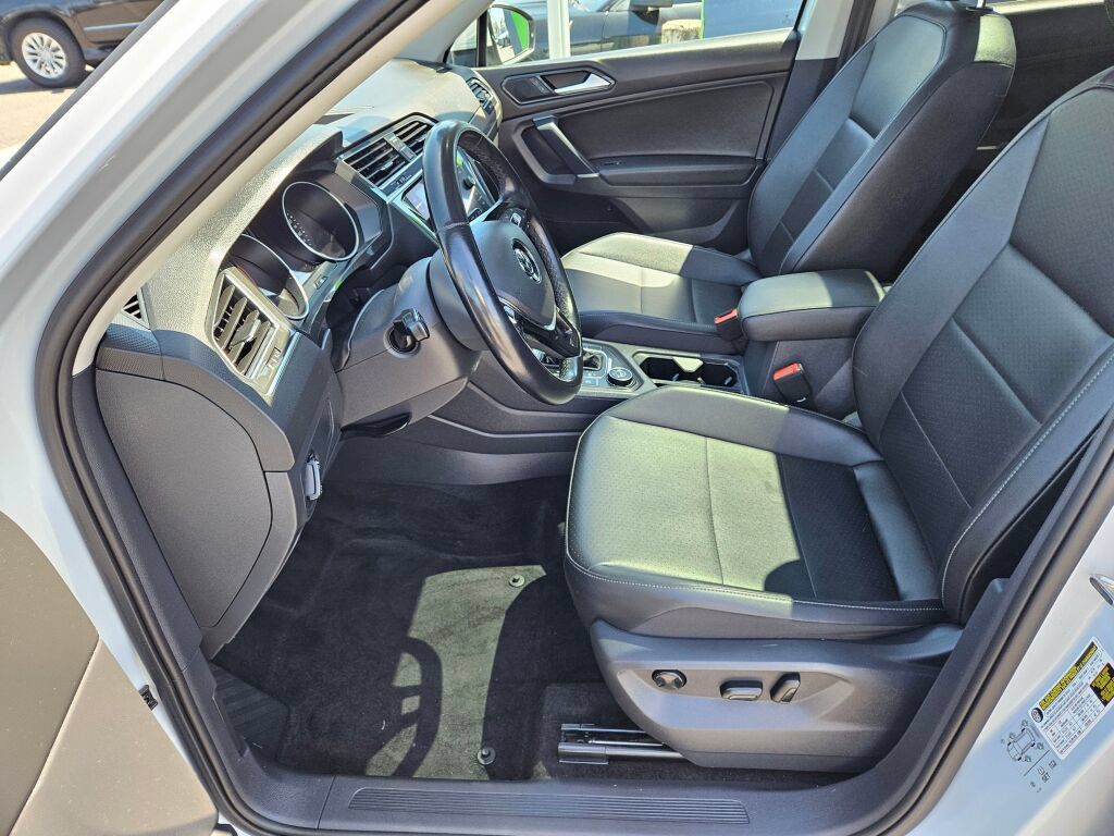 Used 2018 Volkswagen Tiguan SE w/ Panoramic Sunroof Package AWD/4WD image 15