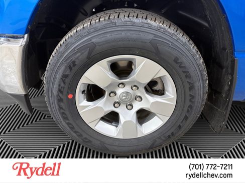 Used 2024 RAM 1500 Big Horn AWD/4WD image 9