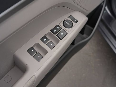 Used 2020 Hyundai Elantra SE FWD image 16