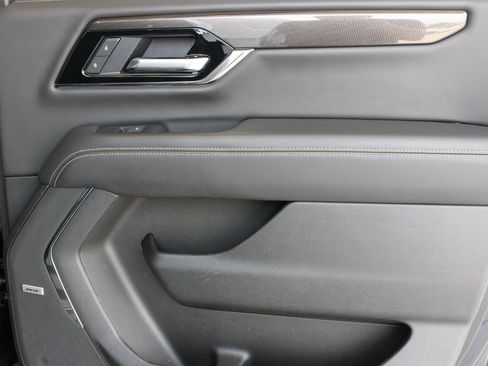Used 2025 GMC Yukon XL Elevation AWD/4WD image 39