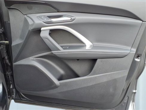 Used 2025 Audi Q5 Premium w/ Convenience Package image 8