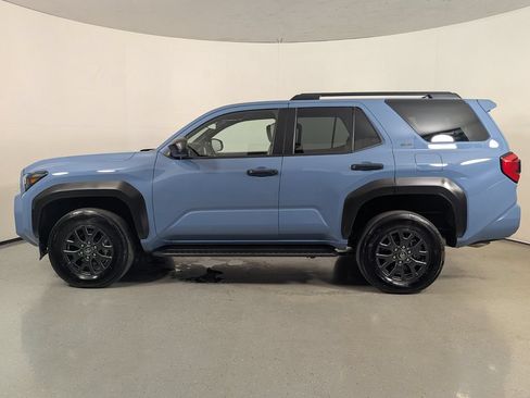 Used 2025 Toyota 4Runner SR5 AWD/4WD image 4