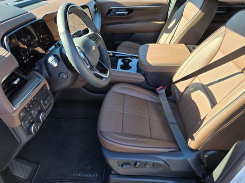 New 2025 Chevrolet Suburban High Country image 6