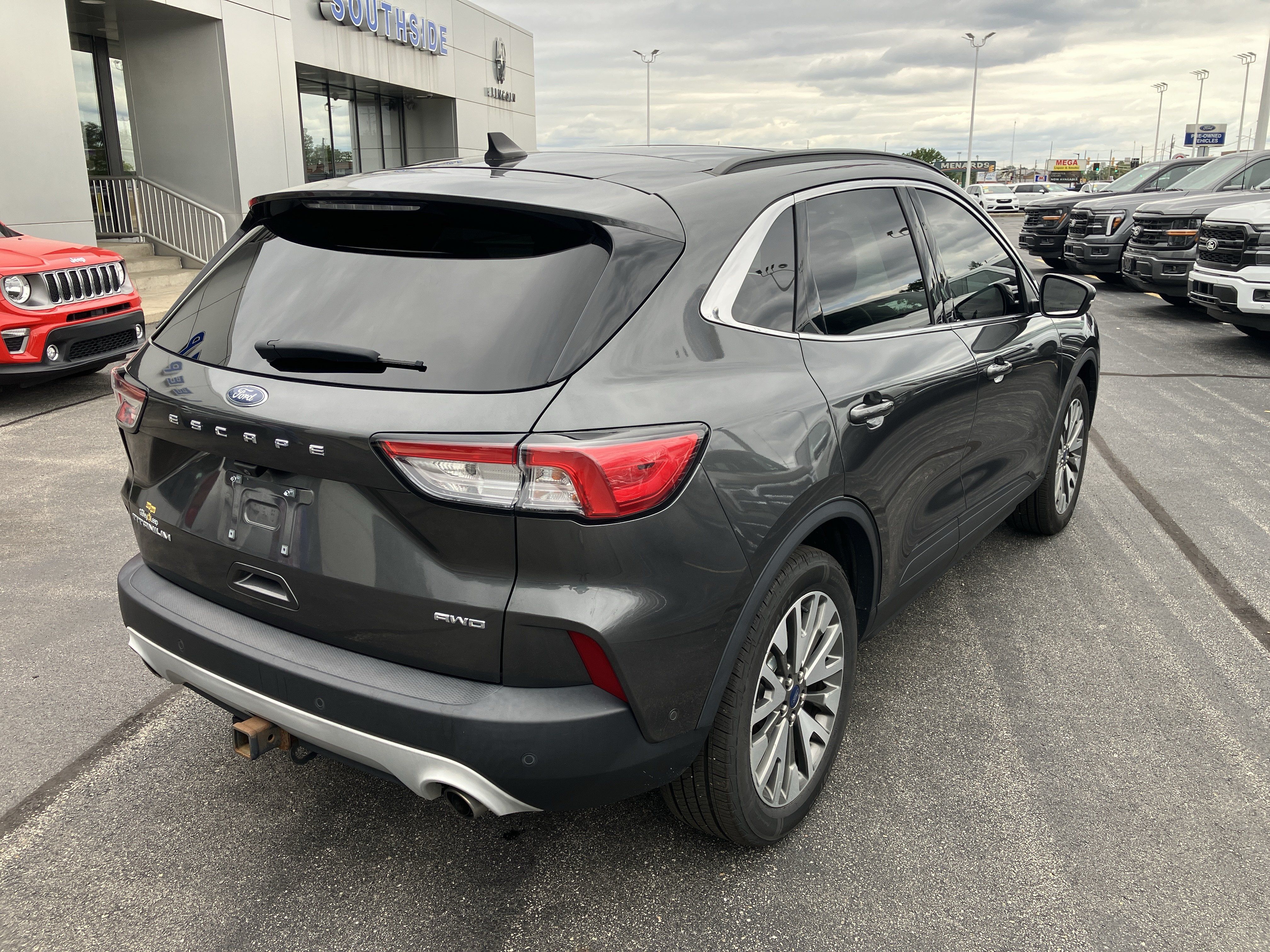 Used 2020 Ford Escape Titanium AWD/4WD image 4