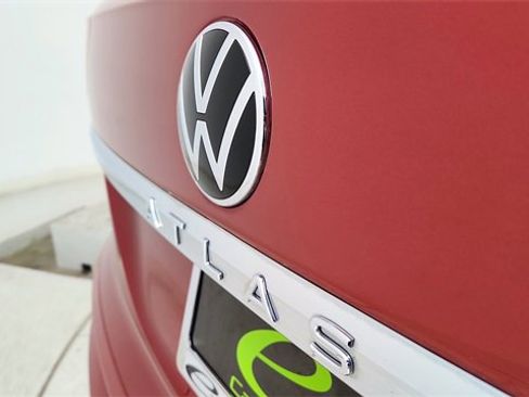 Used 2021 Volkswagen Atlas Cross Sport SE w/ Panoramic Sunroof Package image 16