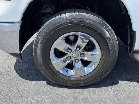 Used 2014 RAM 1500 Classic SLT w/ Remote Start & Security Group AWD/4WD image 17