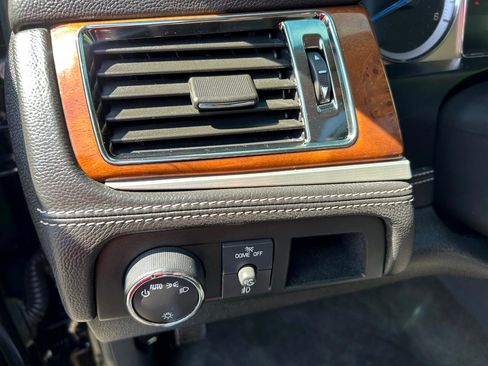 Used 2013 Cadillac Escalade Platinum image 13