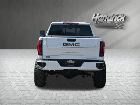 Used 2024 GMC Sierra 2500 Denali Ultimate AWD/4WD image 9