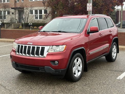 Used 2011 Jeep Grand Cherokee Laredo image 5