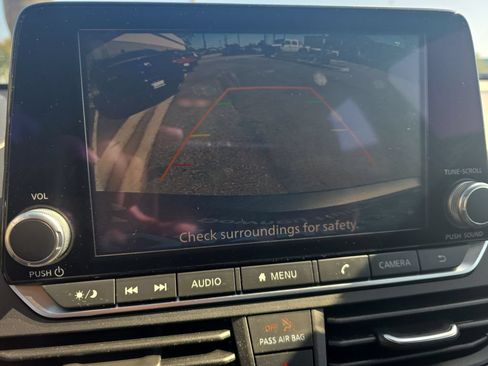 Used 2025 Nissan Altima 2.5 SV FWD image 17