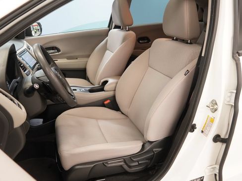 Used 2017 Honda HR-V EX image 3