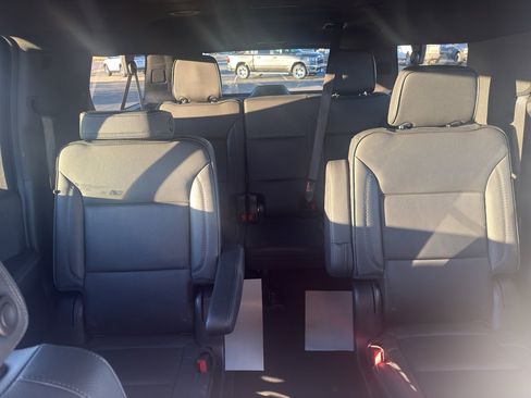 Used 2025 GMC Yukon XL Denali image 14