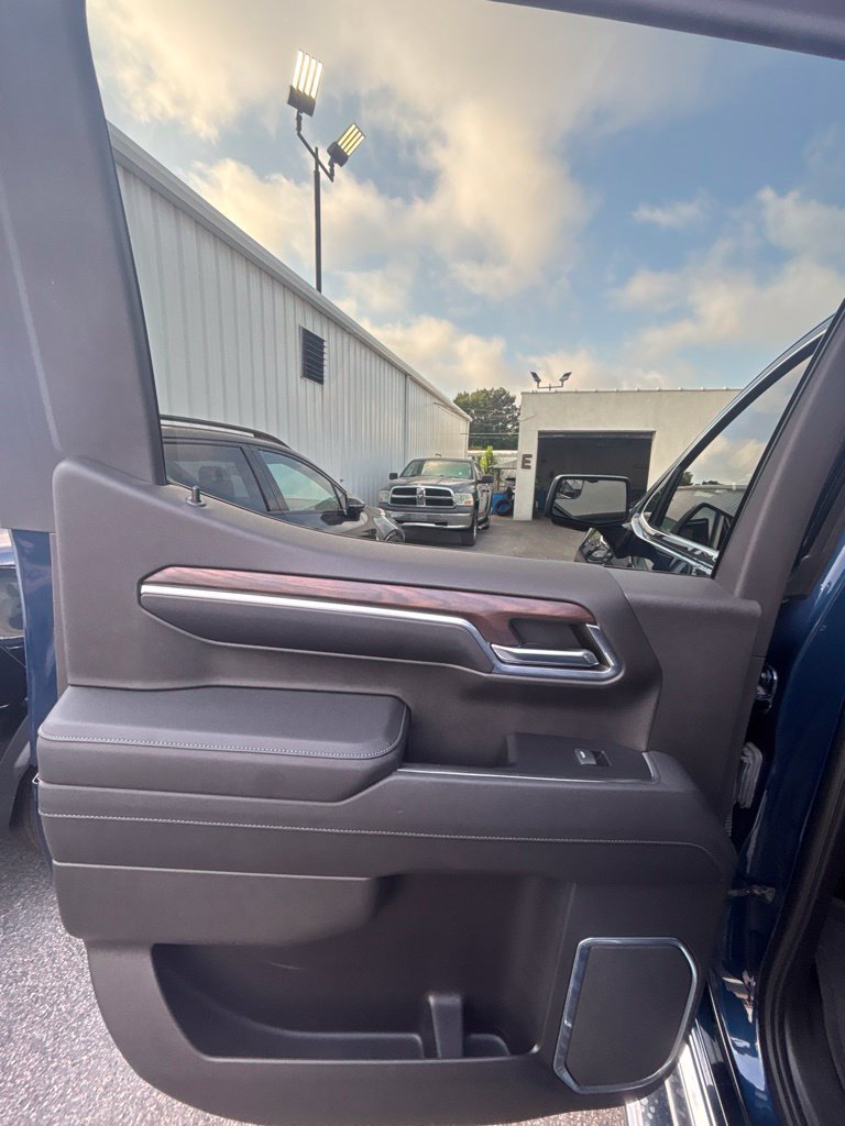 Used 2023 GMC Sierra 1500 SLT w/ SLT Premium Package AWD/4WD image 16