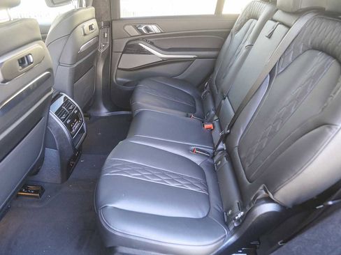 New 2026 BMW X7 M60i image 15