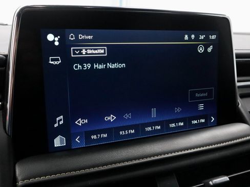 Used 2023 Chevrolet Suburban Premier image 3