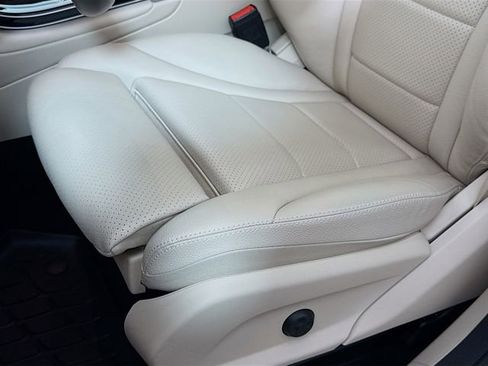 Used 2021 Mercedes-Benz GLC 300 4MATIC image 20