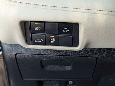 Used 2024 Toyota Highlander Limited AWD/4WD image 24