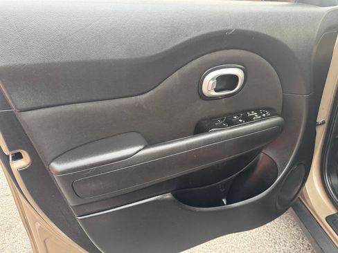 Used 2014 Kia Soul FWD image 11