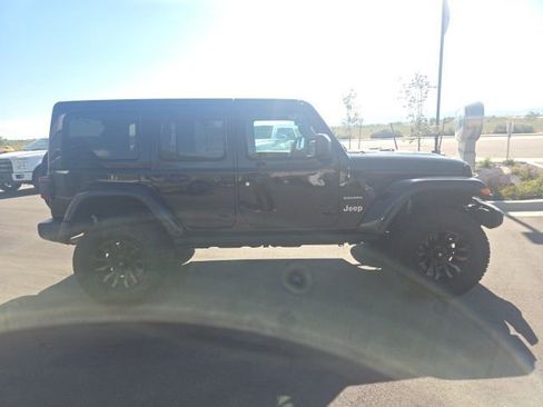Used 2019 Jeep Wrangler Unlimited Sahara AWD/4WD image 10