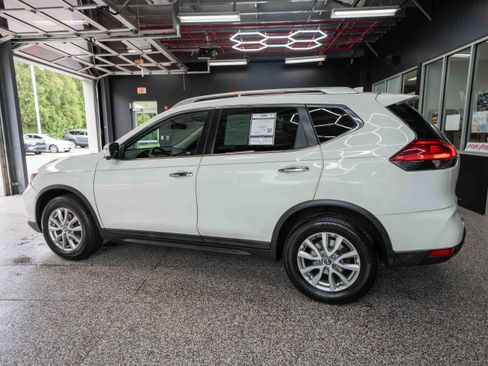 Used 2017 Nissan Rogue SV w/ SV Premium Package AWD/4WD image 2