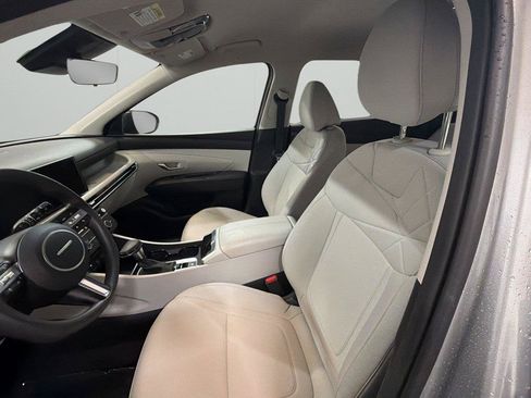 Certified 2025 Hyundai Tucson SE FWD image 10
