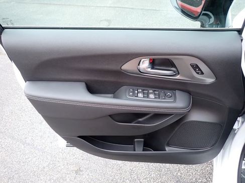 New 2026 Chrysler Pacifica Select image 16