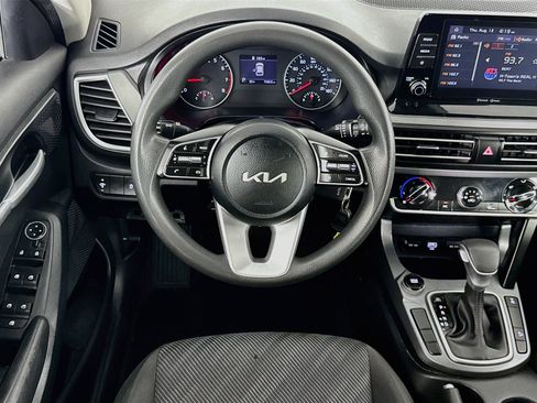 Used 2023 Kia Seltos LX AWD/4WD image 15