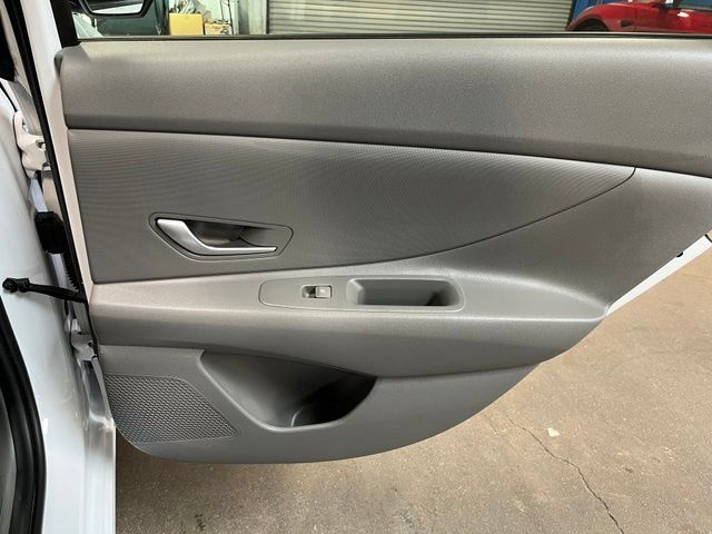 Used 2024 Hyundai Elantra SEL FWD image 13