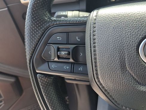 Used 2025 Toyota Tacoma SR5 AWD/4WD image 23