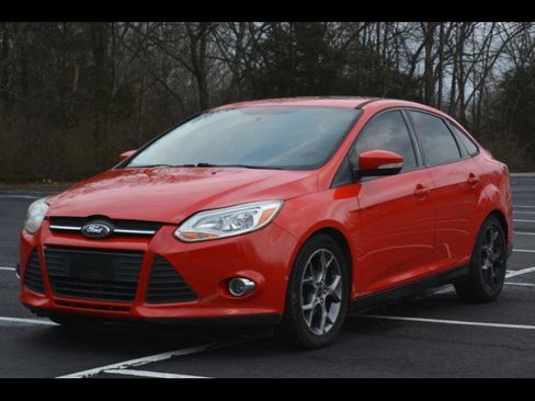 Used 2014 Ford Focus SE w/ Equipment Group 201A FWD image 1