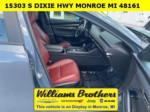 Used 2024 MAZDA MAZDA3 s image 32