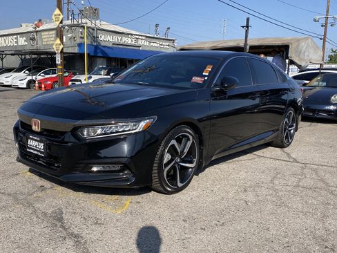 Used 2018 Honda Accord Sport image 2