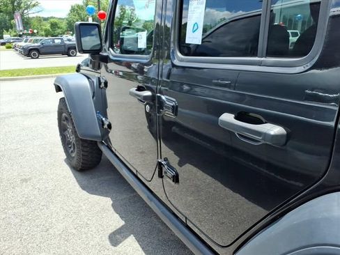 Used 2023 Jeep Wrangler Unlimited w/ Sun & Screen Package AWD/4WD image 10