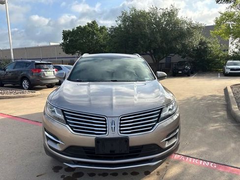 Used 2018 Lincoln MKC Premiere FWD image 2