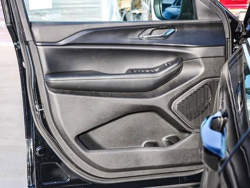 Used 2025 Jeep Grand Cherokee Laredo X image 22