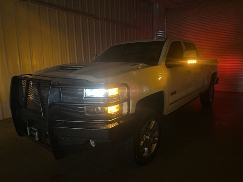 Used 2017 Chevrolet Silverado 2500 High Country w/ Duramax Plus Package image 9