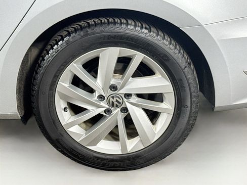 Used 2018 Volkswagen Passat 2.0T SE w/ SE Lighting Package FWD image 9