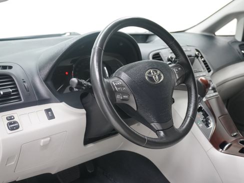 Used 2010 Toyota Venza FWD image 9