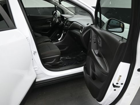 Used 2021 Chevrolet Trax LS w/ Tint and Cruise Package FWD image 11