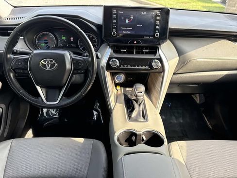 Used 2021 Toyota Venza XLE w/ Softex Package AWD/4WD image 3